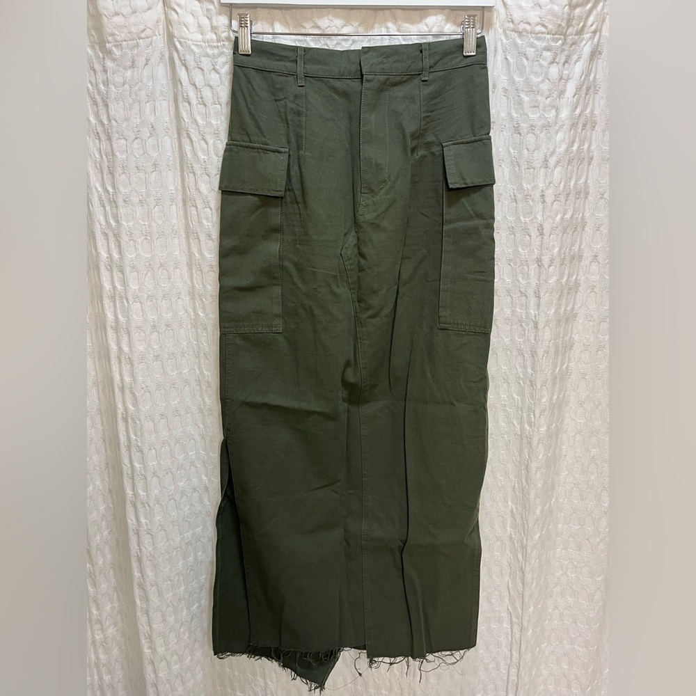 Local European olive cargo skirt